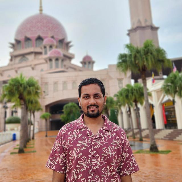 Portrait of Rushi, Lead Senior Software Engineer